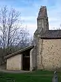 Vue sud du porche et du clocher-pignon (déc.&nbsp;2009)