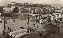 Le pont avec ses bas-côtés sur console au début du XXe&nbsp;siècle.