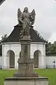 Statue de l'ange du jugement dernier de Grégoire Theny&nbsp;(cs) au centre du Cimetière d'en bas
