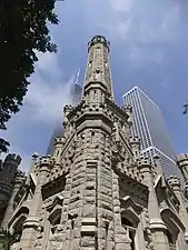 Vue de son angle sud-ouest.