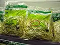 Sacs indiquant bien «&nbsp;germes de soja&nbsp;» (黄豆芽, littéralement&nbsp;: «&nbsp;germe de pois jaune&nbsp;»), les mungos sont appelés (绿豆芽, littéralement&nbsp;: «&nbsp;germe de pois vert&nbsp;»).
