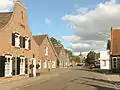Vue dans la rue : le « Kerkstraat » (Rue de l'église)