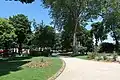Vue du square.