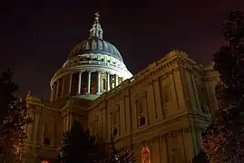 Image large-gamme de la cathédrale Saint-Paul de Londres à partir de 9&nbsp;expositions.