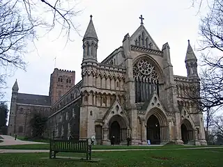 La cathédrale Saint-Alban de Saint-Albans, lieu proche de Londres, où le père de Nicolas Breakspear est clerc.