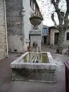 Fontaine près de l'église.