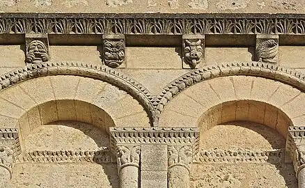 Les modillons reconstitués