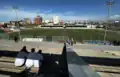 Vue sur le terrain et la tribune d'honneur.