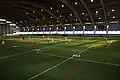Match de soccer dans le stade intérieur