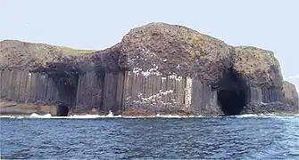 Grotte vue de la mer