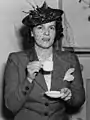 Femme avec un chapeau à voilette en Australie (1939).