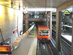 Rame de métro dans la station «&nbsp;Gorge de Loup&nbsp;».