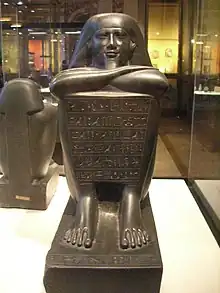 Statue cube de Pa-di-Chahdedet, général sous Psammétique&nbsp;Ier(664-610)26e dyn. Louvre