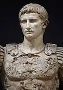 Auguste de la Primaporta (copie faite en 14 EC d’un original en bronze réalisé en 20 AEC). Détail. Musée Chiaramonti