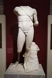 Statue de l'empereur Hadrien dans le style de l'Arès Borghèse. Coronée, IIe&nbsp;siècle&nbsp;av. J.-C..