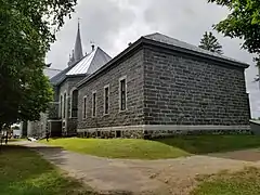 Arrière de l'église de Sainte-Thècle, qui a été construite de 1903 à 1905.