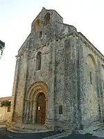 La façade.