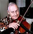 Stéphane Grappelli et son violon Pierre Hel dit le « Grappelli » qui l'obtint en 1929