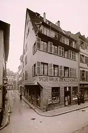 Vers 1900.