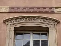 Frises moulurées.
