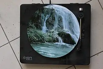 Stroboscopie photographique d'un mouvement circulaire à 0,0025 s. La netteté sur les bords est presque entièrement figée.