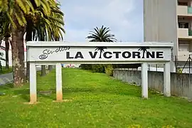 Panneau portant le nom d'origine repris en 2017 par la mairie de Nice.