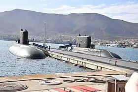 2 sous-marins de classe Kilo de la Marine algérienne basés à Mers el-Kébir.