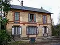 L'ancienne poste, rue du Houx. L'entrée initiale, à la place de la fenêtre de droite, a été murée. La nouvelle poste fut construite vers la fin des années 1920.