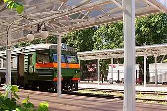 Un ET2M 073 arrivant en gare en 2006.