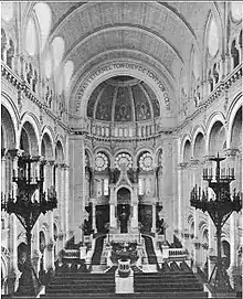 Intérieur de la synagogue de la Victoire à Paris au début du XXe&nbsp;siècle.