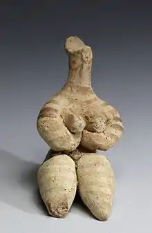 Statuette représentant une femme assise du style Halaf.
