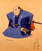 Peinture représentant, sur un fond ocre uni, un samouraï assis, vêtu de bleu et portant deux sabres