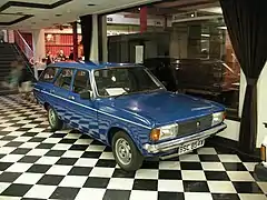 La Hillman Avenger (en) est introduite en 1970 et rebaptisée Chrysler Avenger en 1976, puis Talbot Avenger en 1979. Cette voiture est l'une des dernières produites à l'usine de Linwood en 1981.