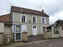 Mairie-école.