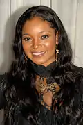 Tamala Jones interprète Sarina Washington
