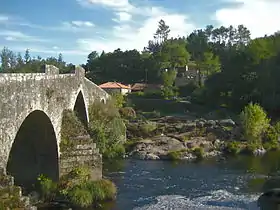 Le pont sur la Tambre qui sépare Ames de Negreira.