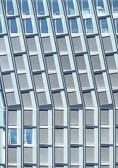La façade du Tanzende Türme&nbsp;(de), gratte-ciel à Hambourg. Avril 2022.