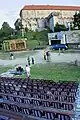 Théâtre de plein air au niveau de la terrasse inférieure du château (répétition de Tenkes&nbsp;(de) musical en 2009)