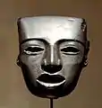 Masque lithique en pierre découvert à Teotihuacan, IIIe – VIIe&nbsp;siècle