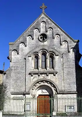 Façade du temple, donnant sur la place Joseph-Pancaut
