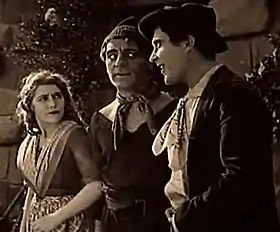 Avec Mary Pickford et Jean De Briac (au centre), dans Le Signal de l'amour (1921)