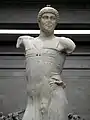 « Jeune homme de Mozia ». Marbre, H. 1,81&nbsp;m. Paros, v. 470 (?). Musée archéologique, Mozia, Sicile.