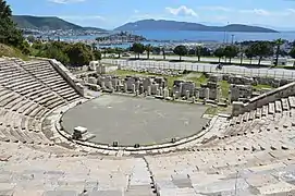 Le théâtre d'Halicarnasse, construit au IVe&nbsp;siècle&nbsp;av. J.-C. et agrandi au IIe&nbsp;siècle de notre ère.