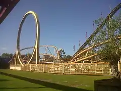 Superachtbaan Looping Star à Attractiepark Slagharen