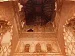 Vestiges de l'ancienne coupole des muqarnas devant le mihrab (photo de 2015).