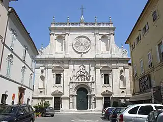 Basilique Saint-Nicolas de Tolentino avec les Fresques de la Grande Chapelle des XIVe et XVe&nbsp;siècles.