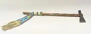 Tomahawk sioux (fin du XIXe&nbsp;siècle-début du XXe&nbsp;siècle), au Brooklyn Museum.