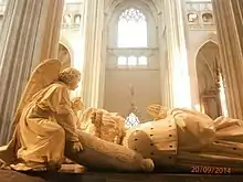 Un exemple d'ange dans l'art chrétien (XVIe&nbsp;siècle, tombeau des Ducs de Bretagne, cathédrale de Nantes)