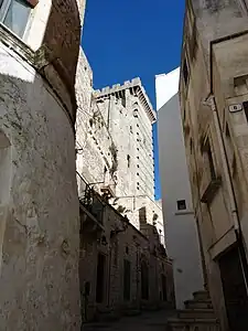 Tour carrée.