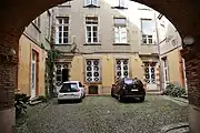 Dubourg : cour.